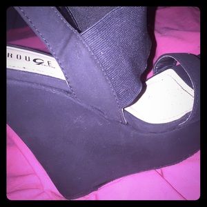 Black Wedges